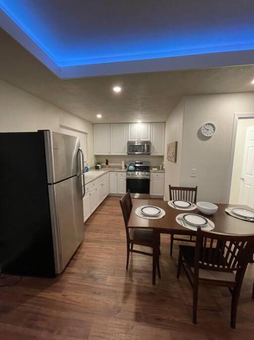 Brand New 2Br Cute Blue Led In North Fresno Apartment Exterior photo