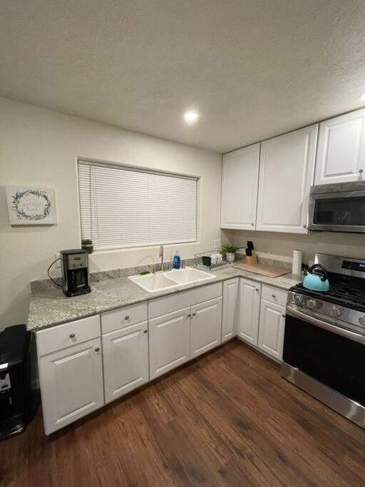 Brand New 2Br Cute Blue Led In North Fresno Apartment Exterior photo